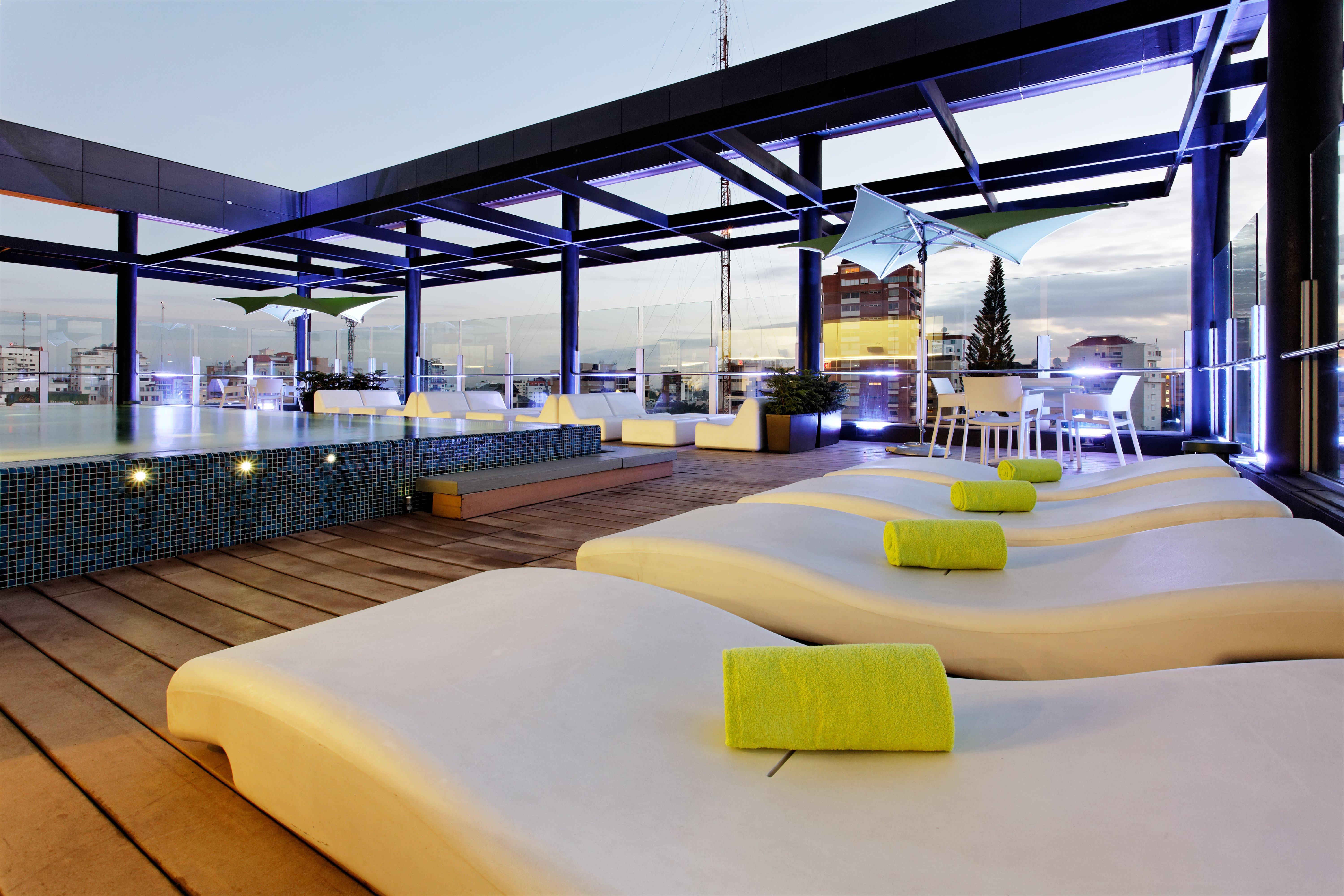 Holiday Inn Santo Domingo By Ihg Exteriér fotografie The rooftop pool at the hotel