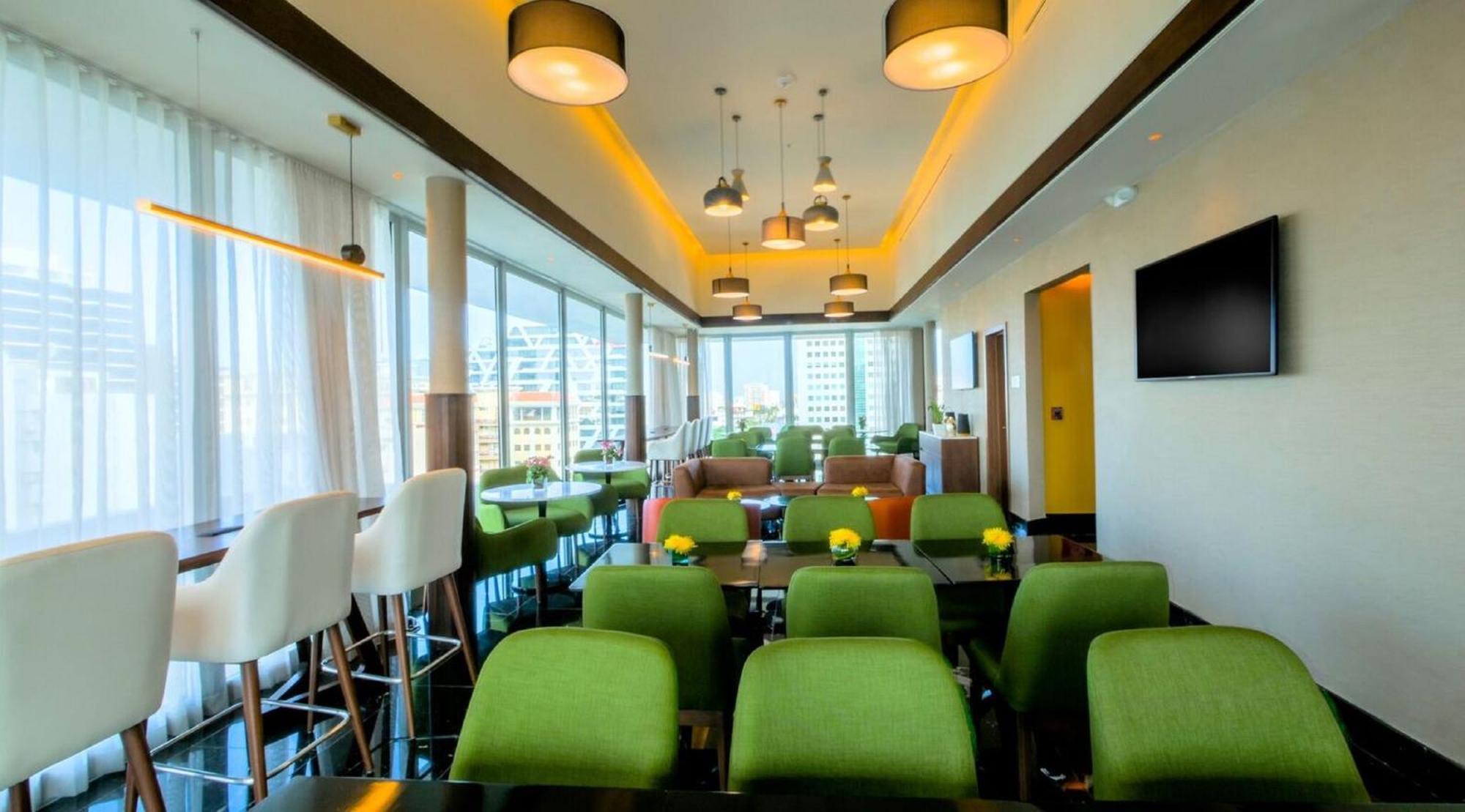 Holiday Inn Santo Domingo By Ihg Exteriér fotografie The lounge at the airport