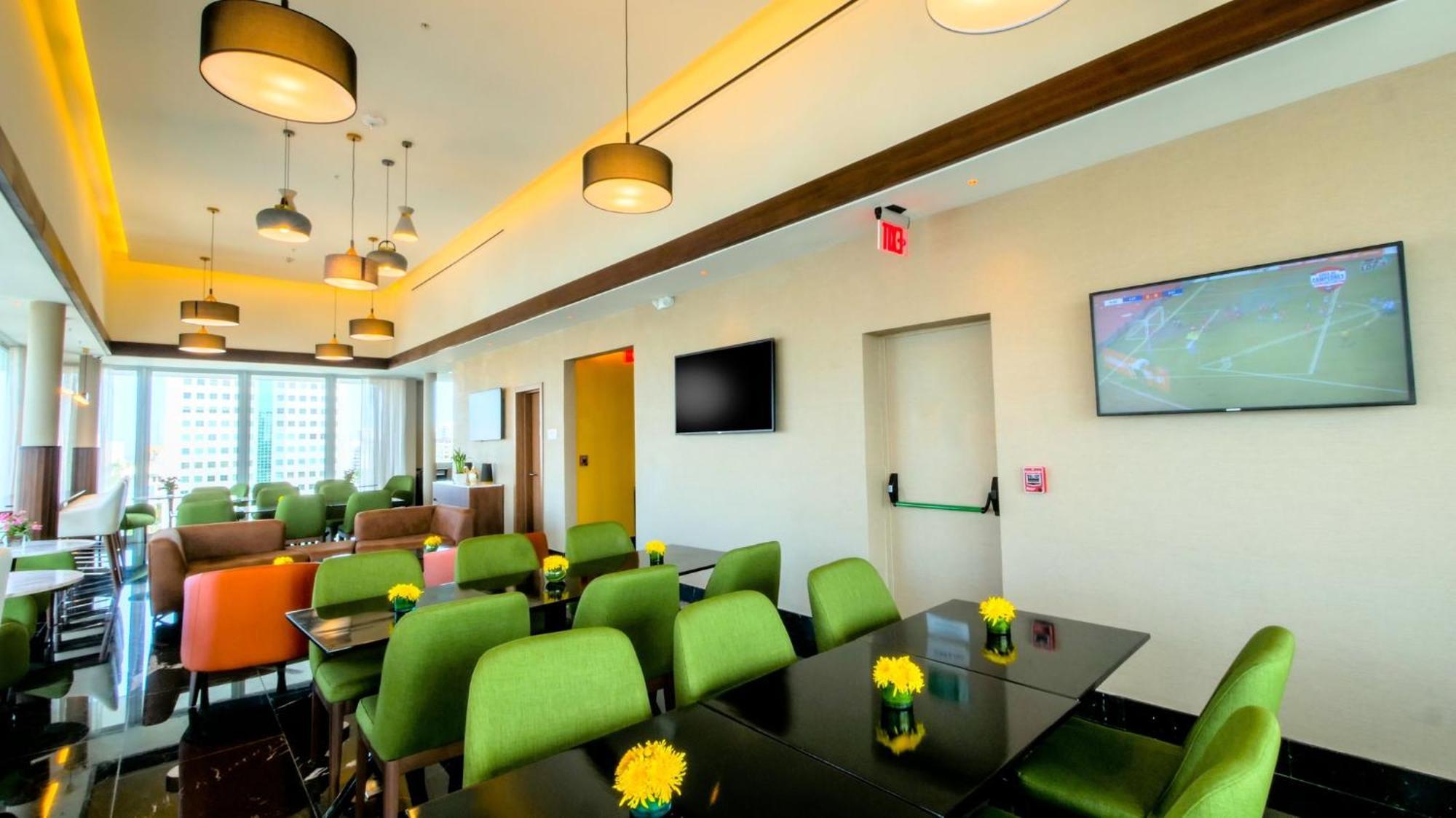 Holiday Inn Santo Domingo By Ihg Exteriér fotografie The lounge at the airport